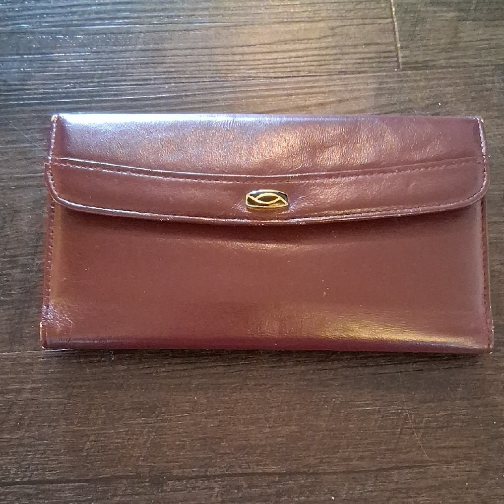 Buxton Brown Leather Burgundy Lambskin Wallet with Gold Logo